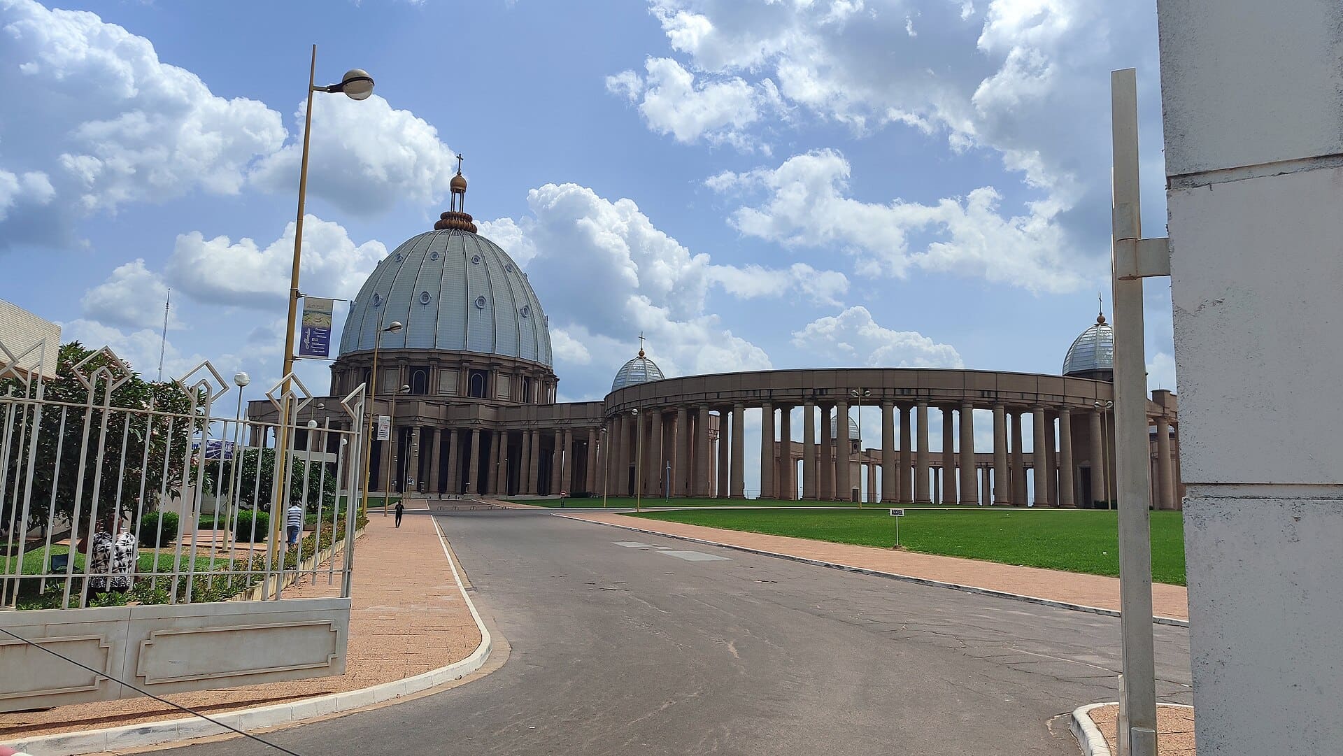 Yamoussoukro, Ivory Coast, Wimup city guide