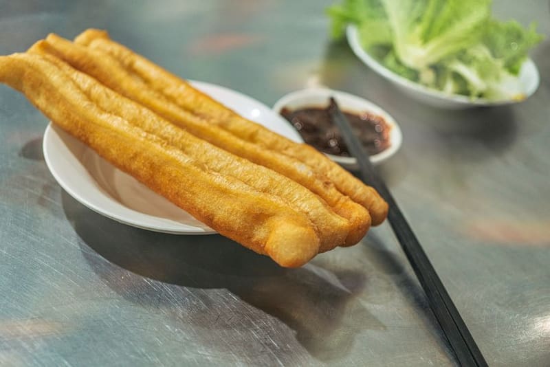 Youtiao and soy milk, Shanghai (Wimup travel guide)